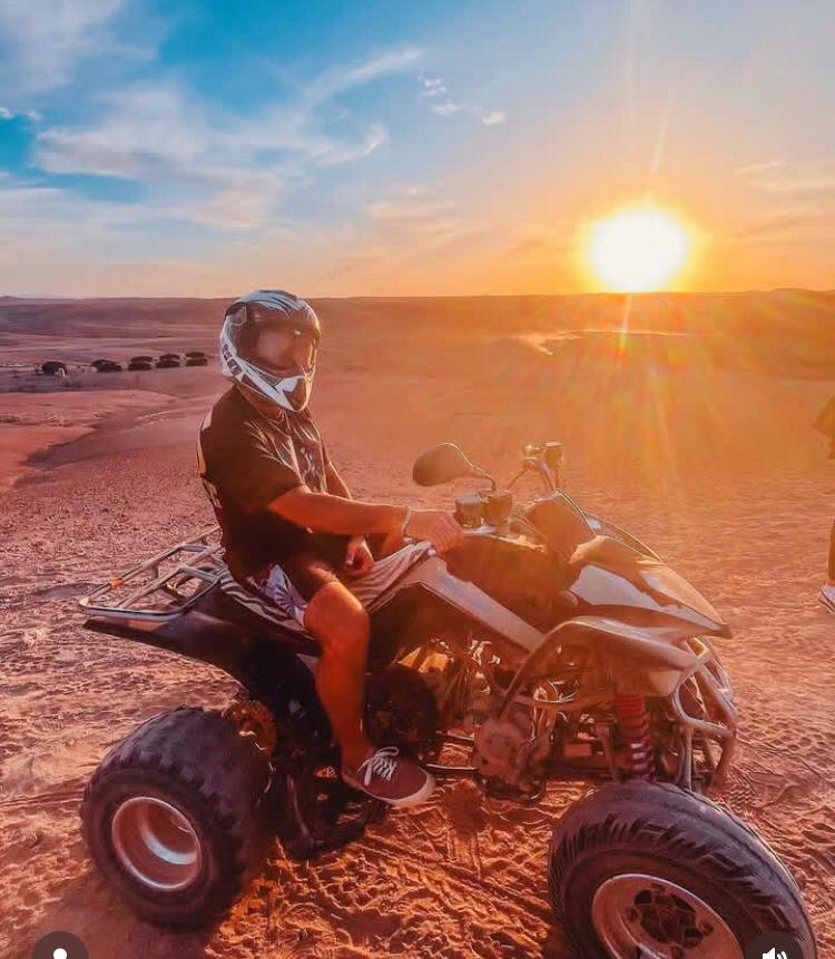 ballade en quad au coucher du soleil